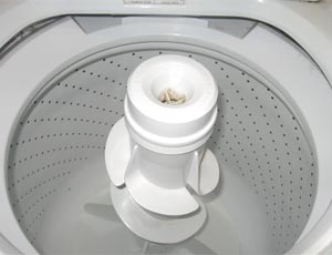 Washing machine agitator